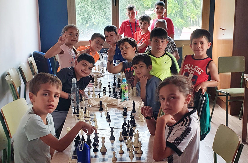 La Escuela de Ajedrez, los alumnos y un profesor que enseña a pensar