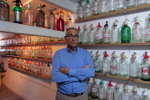 José Miguel Rubio García, coleccionista de sifones